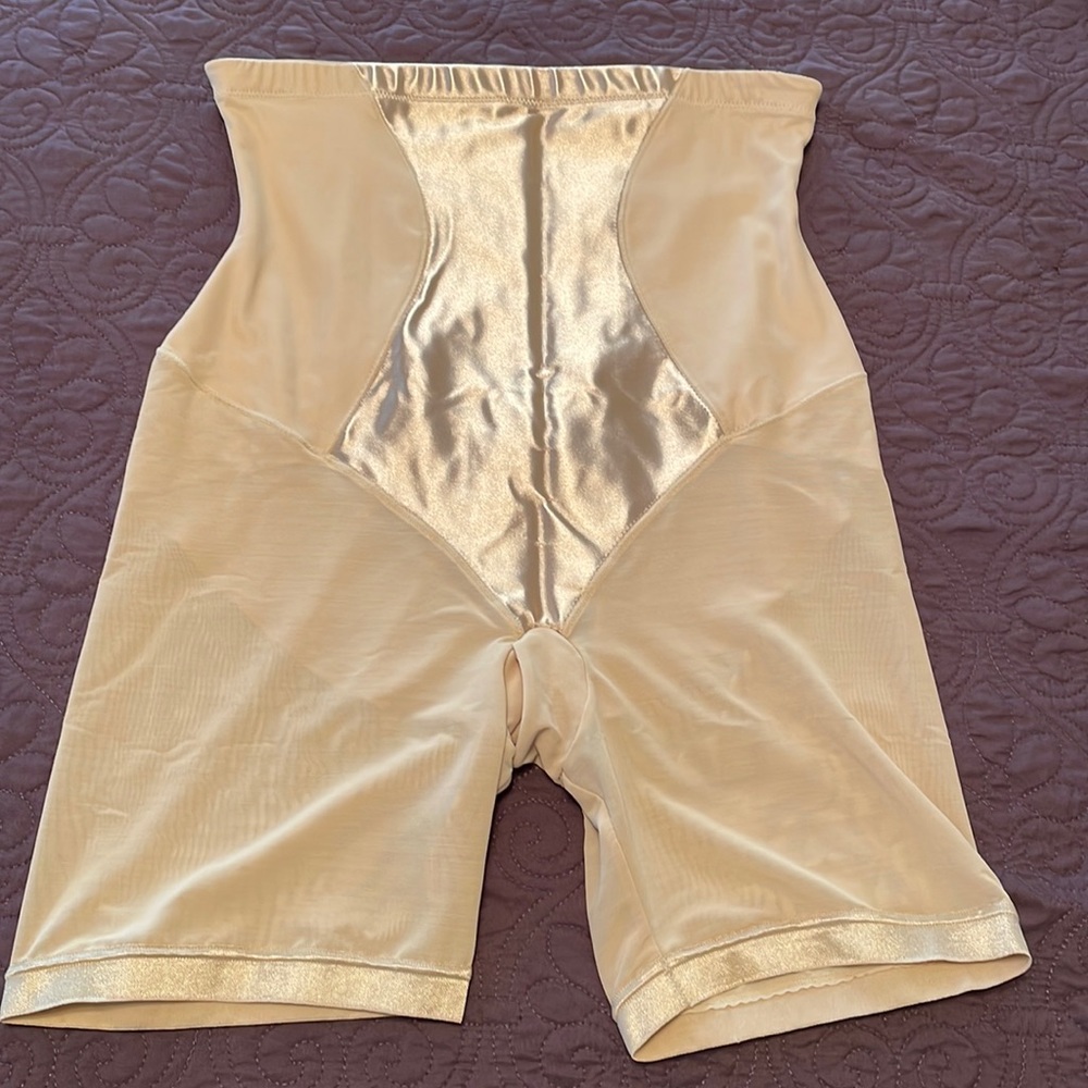 Maidenform 2XL Shapewear. Brand new!